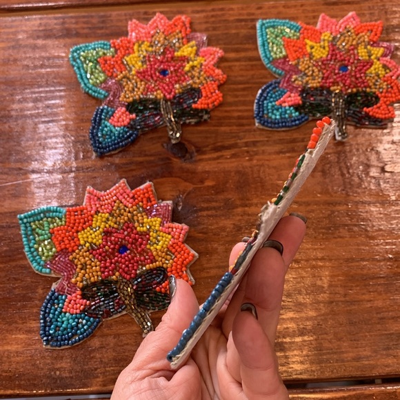 PIER 1 Set of 4 Vibrant Glass Beaded Floral Coasters - Picture 16 of 17